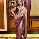 Sneha Wagh Instagram - Last Night, I was In Love with My Saree, more than Myself ✨💝✨ . . . #gratitude #awardsnight #eventnight #instagood #instadaily #instamood #instagood #blessed #fyp #SarangeSneha #ssnehawagh #snehawagh
