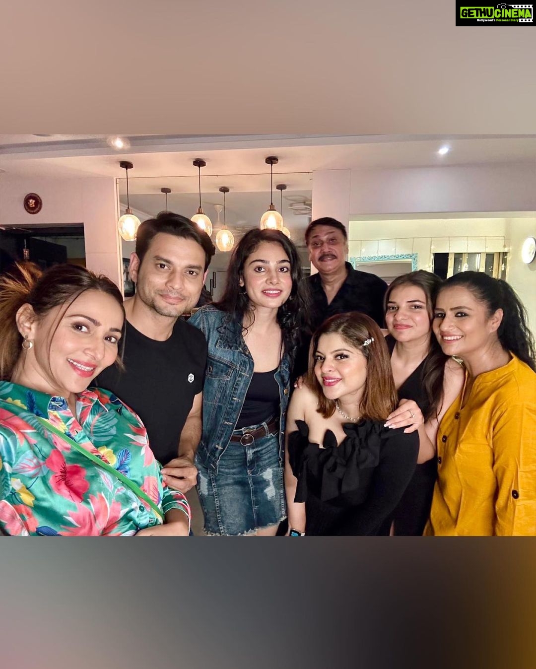 Sneha Wagh Instagram - The Vibe Was So Cool, When We All Met…… Special Thanks To @deepshikha.nagpal for hosting Us with so much Love & Warmth! Our Work Family Is A Happy Family, Touchwood 🧿 . . . #photooftheday #instagood #instadaily #fyp #coactors #friends #shootfamily #bts #nuksh #SarangeSneha #naumrakiseemaho #ssnehawagh #snehawagh