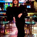 Sneha Wagh Instagram - 1...2...3 Pose!! 😉❤️ . . 👗: @fashionstruc 📍: @phelialounge . . #pose #stop #pause #repeat #reelkarofeelkaro #reelitfeelit #reels #reelsinstagram #sarange #sarangesneha #snehawagh #ssnehawagh