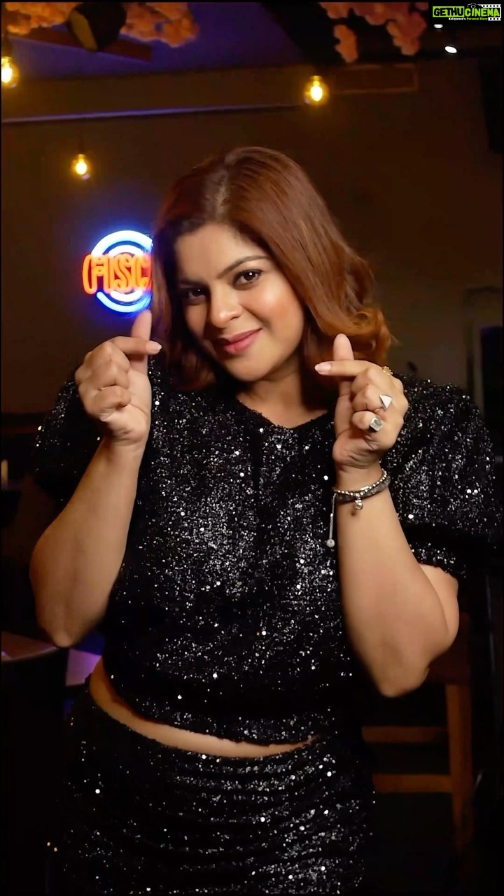 Sneha Wagh Instagram - Iss Dil ka kya karein? 😉 . . . #feelkaroreelkaro #feelitreelit #reels #reelsinstagram #instalove #valentines #explorepage #nuksh #SarangeSneha #ssnehawagh #snehawagh