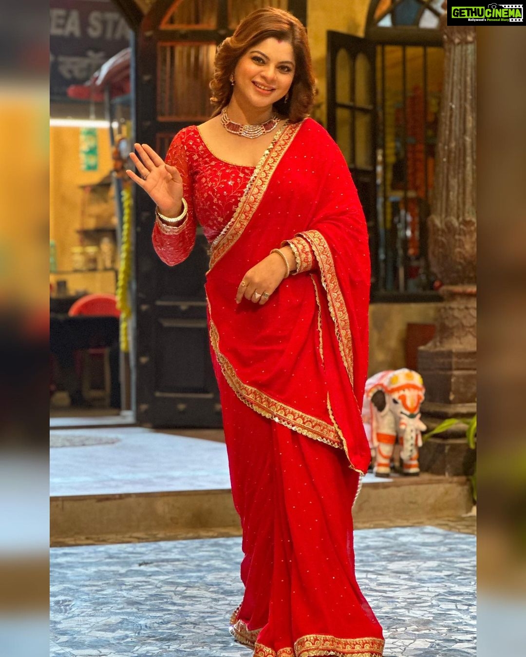 Sneha Wagh Instagram - Amba waving a Hi after creating kalesh in Vidhi’s life!! 😛 . . 📸: @rishinakandhari . . #photooftheday #instagood #nuksh #amba #goodtimes #blessed #instadaily #feelgood #fashion #SarangeSneha #ssnehawagh #snehawagh