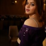 Sneha Wagh Instagram - Retro Vibes 💜✨ . . 👗: @fashionstruc 📍: @fiscorestobar . . #bollywoodsongs #bollywood #retro #retrosongs #bollywoodclassics #reelsinstagram #reelkarofeelkaro #reelitfeelit #sarange #sarangesneha #snehawagh #ssnehawagh