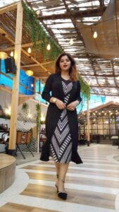 Sneha Wagh Instagram - Taking with me all the good times, leaving behind sorrow and sadness… Dear 2022 thanks for being such a great teacher… 2023 … looking forward to have an amazing time with you!!!!!! 💝 . . 📍: @fiscorestobar 👗: @fashionstruc . . #bekind #kindness #spreadlove #reelkarofeelkaro #reelitfeelit #reelsinstagram #sarange #sarangesneha #snehawagh #ssnehawagh