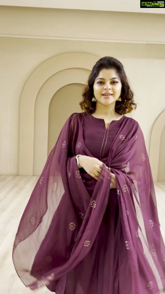 Sneha Wagh Instagram - Magic… with a hint of chaos & some poetry! ✨️ . . 👕: @ahika.kurtis 📍: @byou.in . . #indian #festival #dancereel #groove #fyp #vibe #ramnavmi #desigirl #trendingreels #reels #sarange #sarangesneha #snehawagh #ssnehawagh