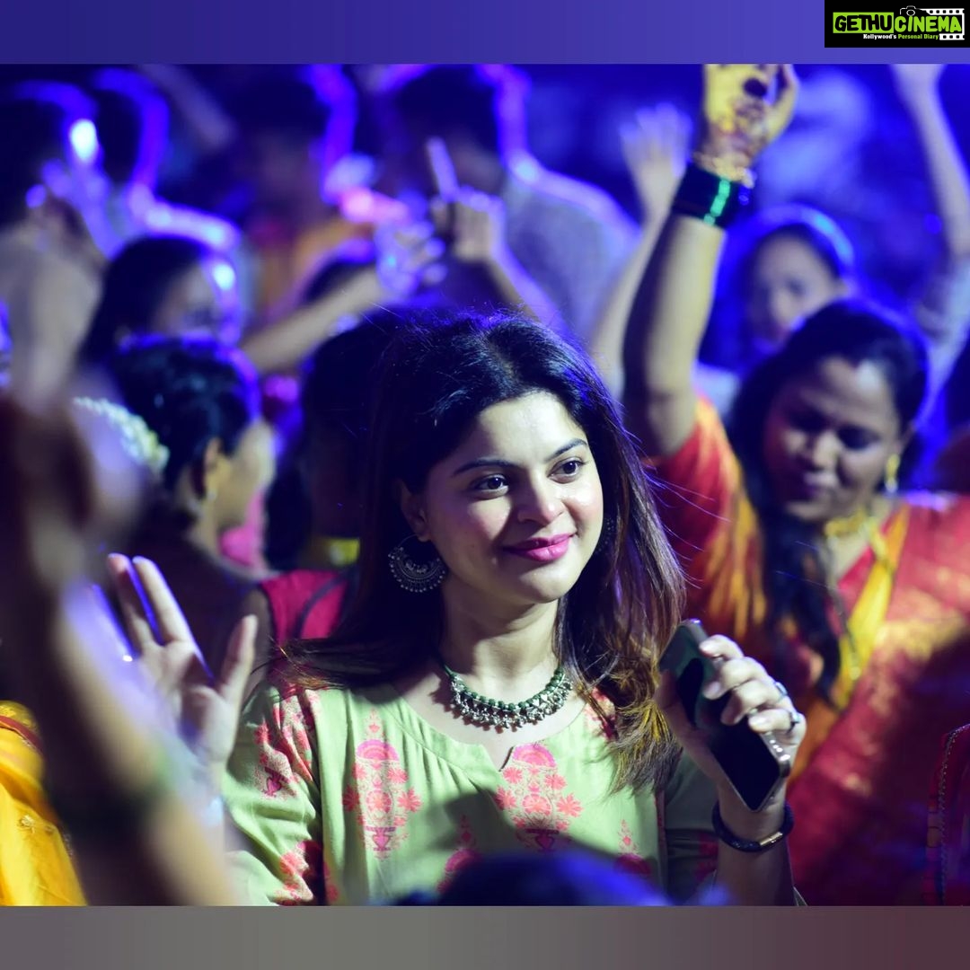 Sneha Wagh Instagram - “Mujhe kya parva iss duniya ki…” Moment alert!! Haha, lost in the flow…✨️ . . #photooftheday #candids #haldi #stylish #classy #goodtimes #goodvibes #instagood #instamood #instadaily #sarange #sarangesneha #snehawagh #ssnehawagh