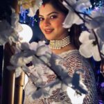 Sneha Wagh Instagram - Flowers Take Time To Bloom 💝 . . . On location Today 📸 by @rishinakandhari . . . . . . #photooftheday #instagood #instadaily #fyp #fashion #bts #style #nuksh #SarangeSneha #naumrakiseemaho #ssnehawagh #snehawagh
