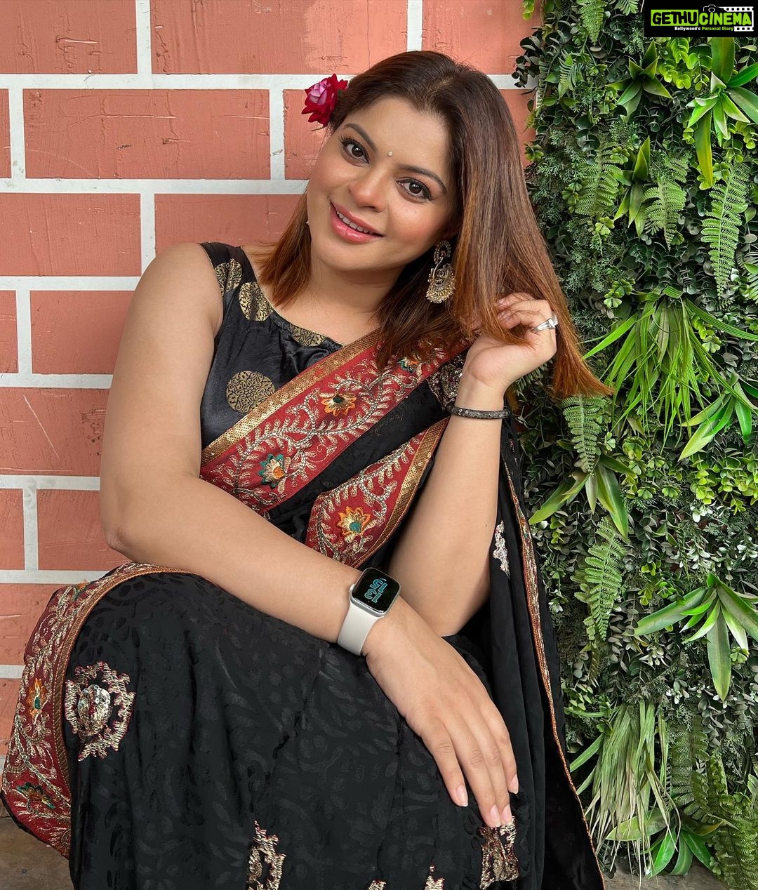 Sneha Wagh Instagram - Beginning of the harvest that follows opening of several new chapters. đ From my heart to yours, Happy Festivities!! â€ïžâ€ïž Makar Sankrantichya Shubhecha đ«¶đ» . . . #makarsankranti #pongal #festival #festivalfashion #marathimulgi #desigirl #fashion #style #lookbook #desi #nuksh #SarangeSneha #ssnehawagh #snehawagh
