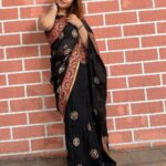 Sneha Wagh Instagram - Beginning of the harvest that follows opening of several new chapters. 😋 From my heart to yours, Happy Festivities!! ❤️❤️ Makar Sankrantichya Shubhecha 🫶🏻 . . . #makarsankranti #pongal #festival #festivalfashion #marathimulgi #desigirl #fashion #style #lookbook #desi #nuksh #SarangeSneha #ssnehawagh #snehawagh