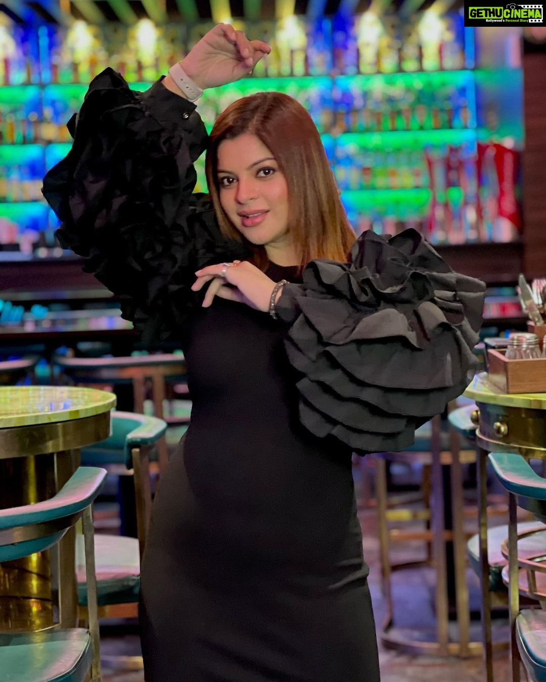 Sneha Wagh Instagram - For Now: Thinking In Black… . . 👗: @fashionstruc 📍: @phelialounge . . #instagood #instadaily #fashion #style #stylish #lookbook #stylefile #black #nuksh #SarangeSneha #ssnehawagh #snehawagh