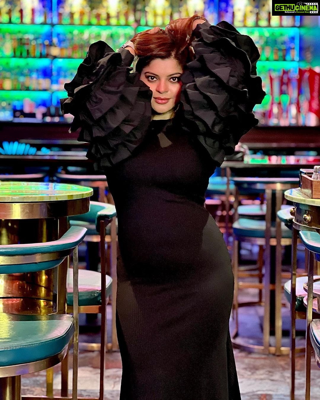 Sneha Wagh Instagram - For Now: Thinking In Black… . . 👗: @fashionstruc 📍: @phelialounge . . #instagood #instadaily #fashion #style #stylish #lookbook #stylefile #black #nuksh #SarangeSneha #ssnehawagh #snehawagh