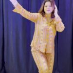 Sneha Wagh Instagram – If this is something you don’t feel like grooving to, you’d make me doubt your choices! 😎
.
.
👕: @fashionstruc 
📍: @byou.in 
.
.
#sanak #baadshah #dancereel #groove #friday #fyp #vibe #trendingreels #reels #sarange #sarangesneha #snehawagh  #ssnehawagh