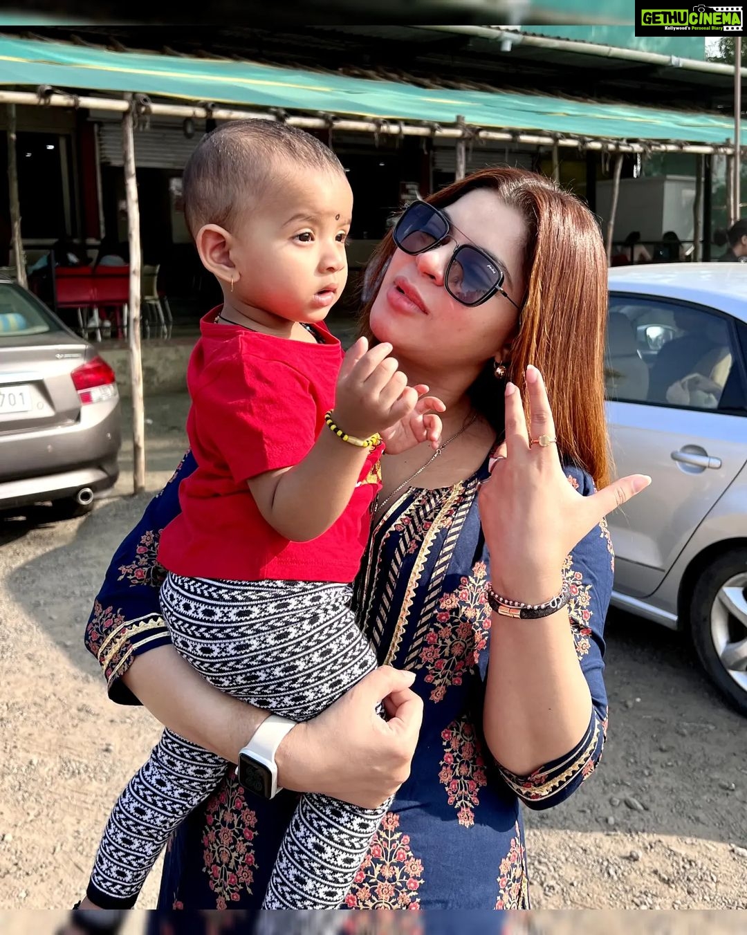 Sneha Wagh Instagram - This cute little munchkin stole my heart!! So much warmth and love... . . #photooftheday #memories #moments #happiness #cutenessoverload #sarange #sarangesneha #snehawagh #ssnehawagh