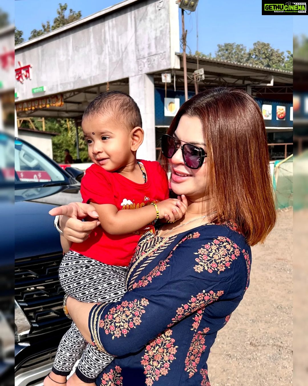 Sneha Wagh Instagram - This cute little munchkin stole my heart!! So much warmth and love... . . #photooftheday #memories #moments #happiness #cutenessoverload #sarange #sarangesneha #snehawagh #ssnehawagh