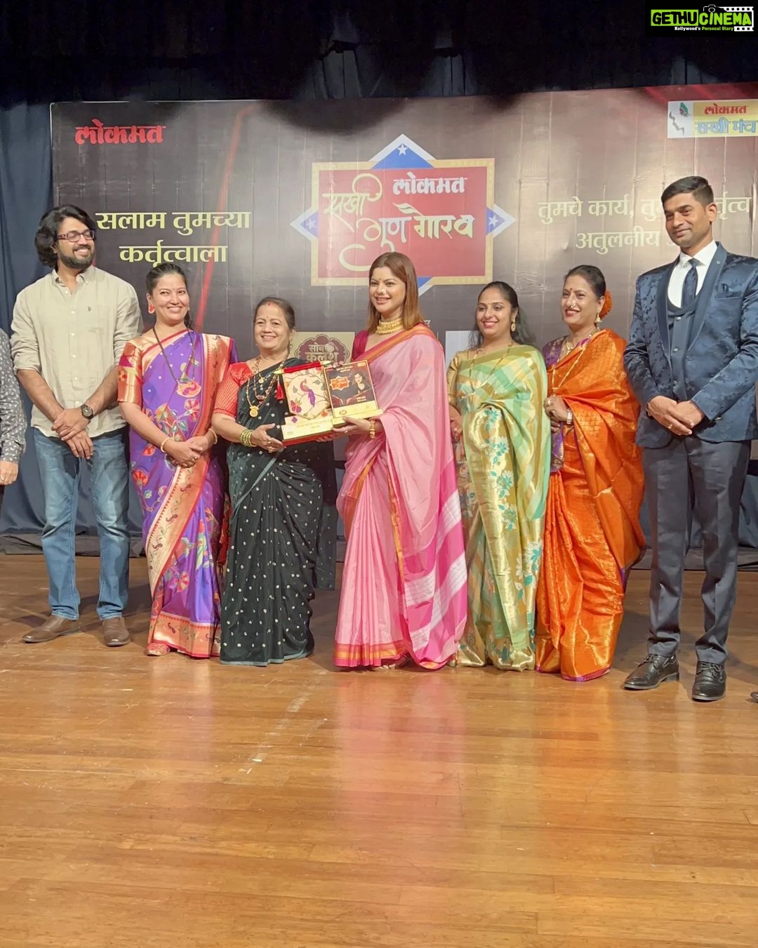 Sneha Wagh Instagram - Grateful!! Thank you @lokmatsakhimanchmumbai for this special GunGaurav Vishesh Puraskar… ❤️ Lots of Love, Saranghae . . #lokmatsakhi #happiness #blessed #gratitude #grateful #thankful #worldsariday #sarange #sarangesneha #snehawagh #ssnehawagh