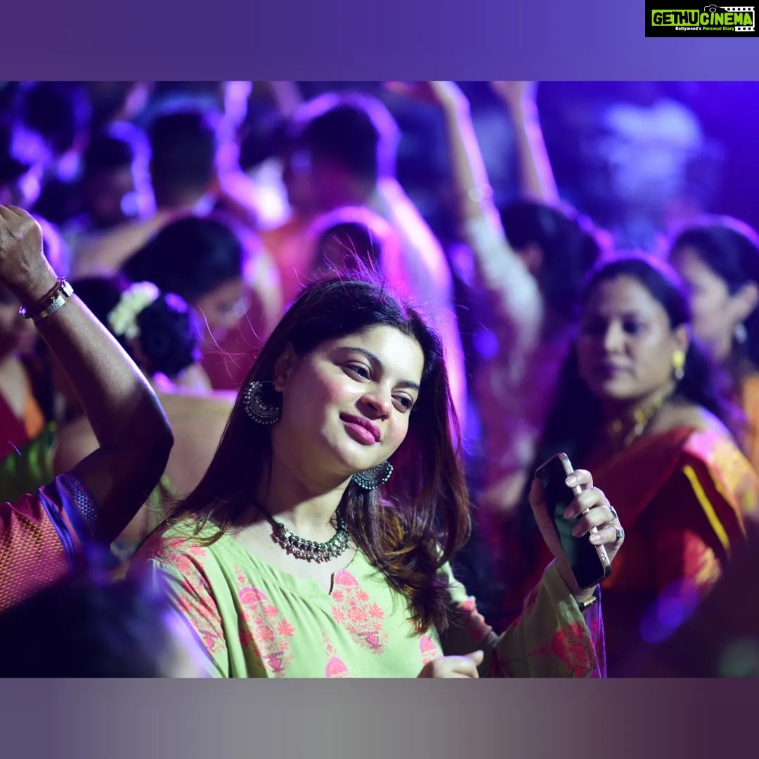 Sneha Wagh Instagram - “Mujhe kya parva iss duniya ki…” Moment alert!! Haha, lost in the flow…✨️ . . #photooftheday #candids #haldi #stylish #classy #goodtimes #goodvibes #instagood #instamood #instadaily #sarange #sarangesneha #snehawagh #ssnehawagh