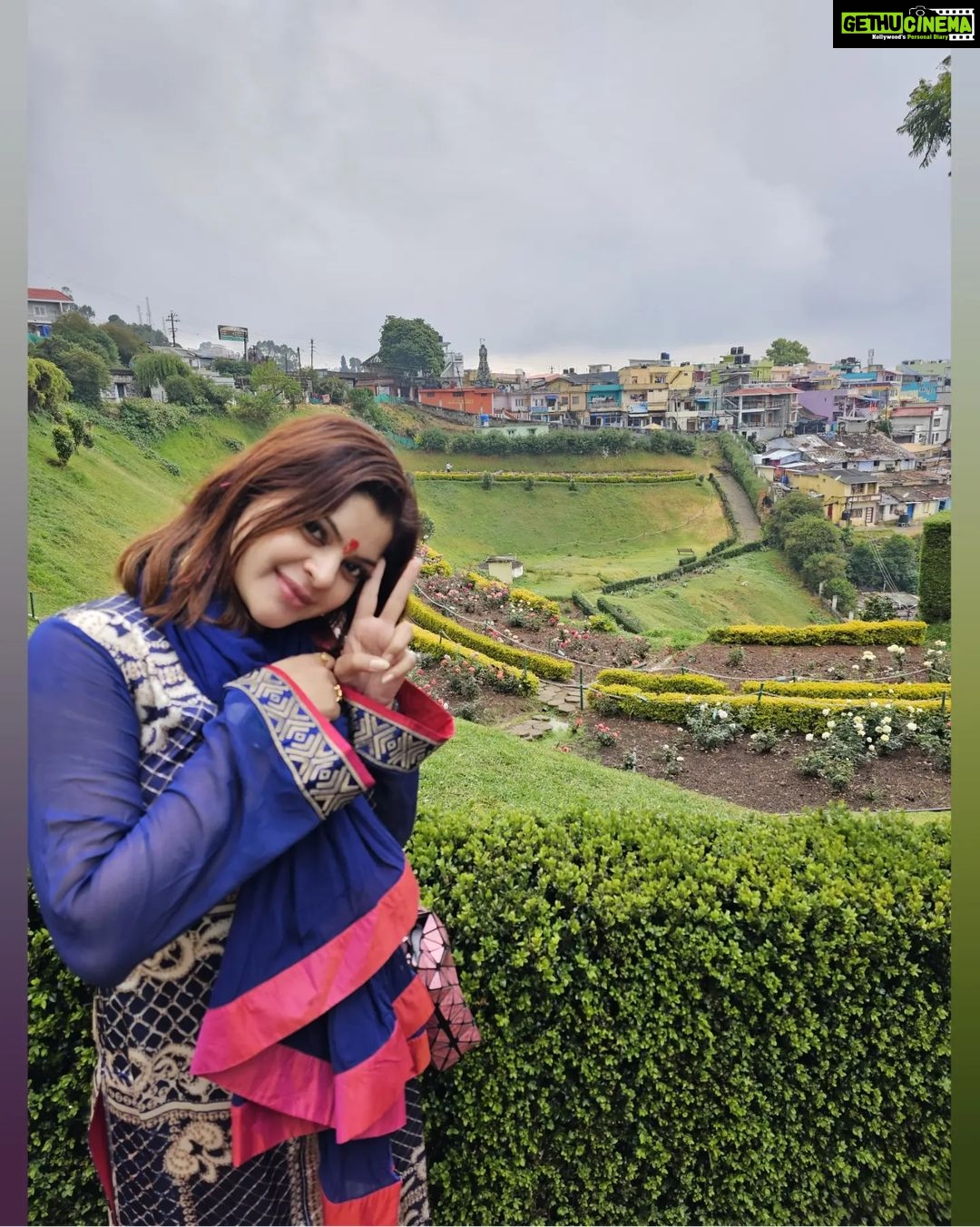 Sneha Wagh Instagram - I'm busy...on a date...with myself... in search of peace and happiness 🫰🏻 . . #hills #mountains #peace #smiles #happiness #blessed #fyp #travel #holiday #sarange #sarangesneha #ssnehawagh