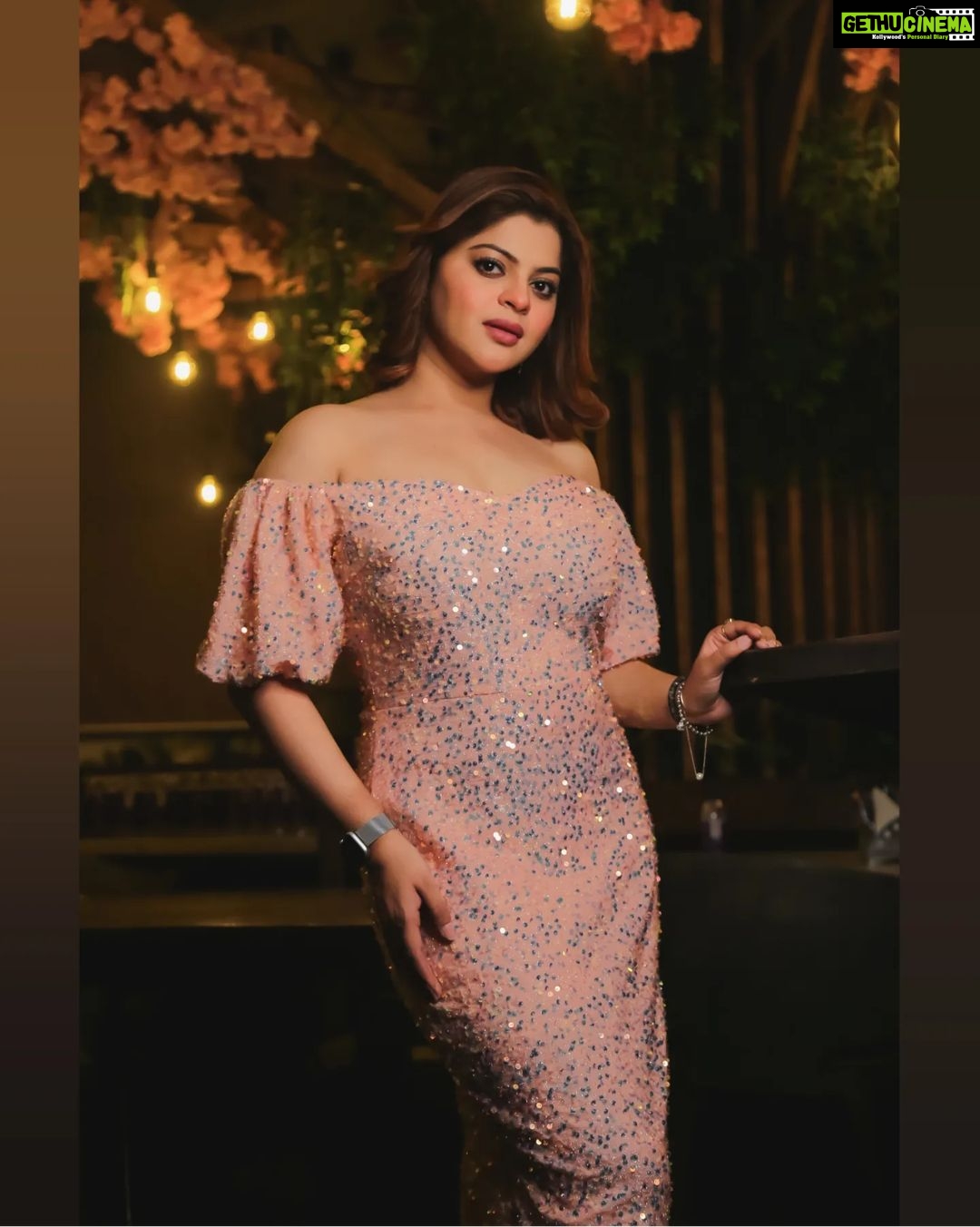Sneha Wagh Instagram - A diamond shines finely only after it's cut, sliced and put through a lot of pressure! . . π: @fiscorestobar π: @fashionstruc . . #lookoftheday #photooftheday #ootd #lookbook #stylefile #stylish #bling #shine #sarange #sarangesneha #snehawagh #ssnehawagh