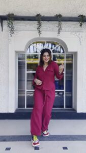 Sneha Wagh Instagram - Swinging my way through the weekend... 🫶🏻✨ . . 👚: @fashionstruc 📍: @vloungedeck . . #feelkaroreelkaro #feeitreelit #reels #reelsinstagram #pardesiya #retro #saturdayvibes #dance #dancereels #dancevideo #nuksh #SarangeSneha #ssnehawagh #snehawagh