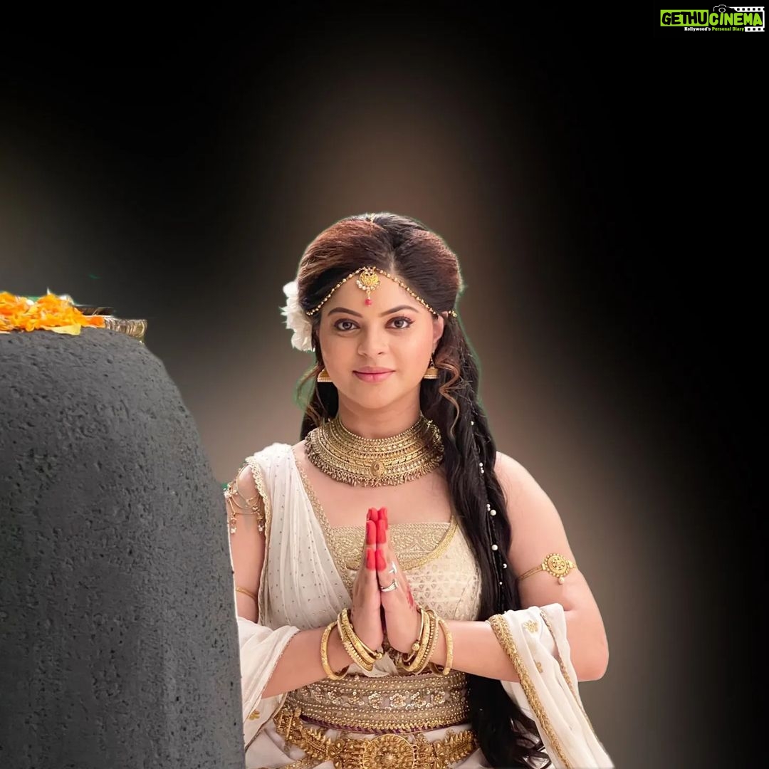 Sneha Wagh Instagram - Namoh Rudraay 🙏🏻 Happy Mahashivratri to you all ✨ . . #mahashivratri #mahashivratri2023 #festival #festivevibe #festivetime #goodvibes #SarangeSneha #ssnehawagh #snehawagh