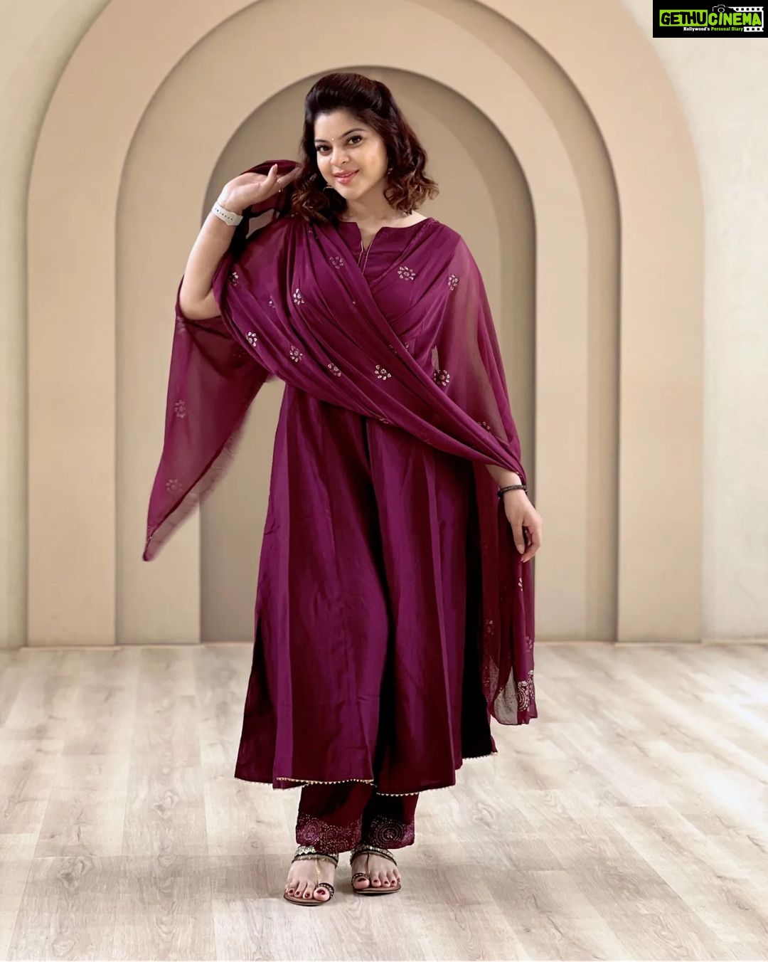 Sneha Wagh Instagram - Shuddh Desi Look! ✨ . . 👕: @ahika.kurtis 📍: @byou.in . . #indian #festival #fyp #vibe #desigirl #sarange #sarangesneha #snehawagh #ssnehawagh