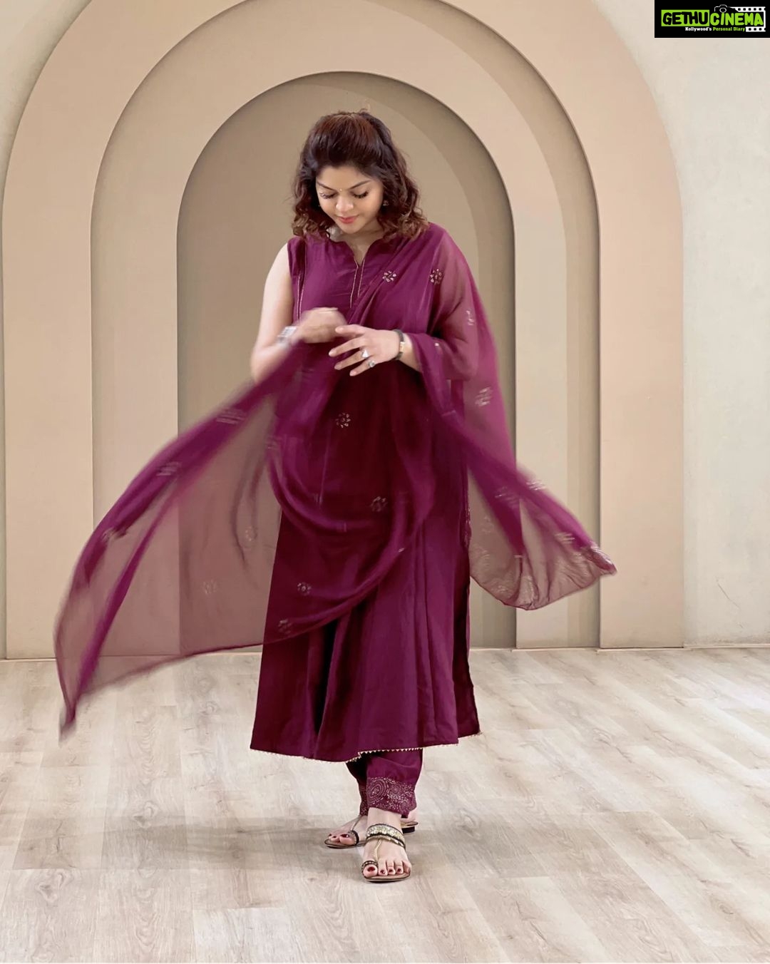 Sneha Wagh Instagram - Shuddh Desi Look! ✨ . . 👕: @ahika.kurtis 📍: @byou.in . . #indian #festival #fyp #vibe #desigirl #sarange #sarangesneha #snehawagh #ssnehawagh
