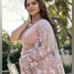 Sneha Wagh Instagram – You fell for Amba’s smile right? Stay tuned, something’s cooking in her mind 😉 
Thank you @deepshikha.nagpal for clicking such lovely pictures 🫰🏻
.
.
#photooftheday #instagood #instamood #instadaily #amba #naumrakiseemaho #nuksh #sarange #sarangesneha #snehawagh #ssnehawagh