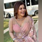 Sneha Wagh Instagram - You fell for Amba's smile right? Stay tuned, something's cooking in her mind 😉 Thank you @deepshikha.nagpal for clicking such lovely pictures 🫰🏻 . . #photooftheday #instagood #instamood #instadaily #amba #naumrakiseemaho #nuksh #sarange #sarangesneha #snehawagh #ssnehawagh
