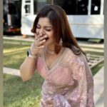 Sneha Wagh Instagram - You fell for Amba's smile right? Stay tuned, something's cooking in her mind 😉 Thank you @deepshikha.nagpal for clicking such lovely pictures 🫰🏻 . . #photooftheday #instagood #instamood #instadaily #amba #naumrakiseemaho #nuksh #sarange #sarangesneha #snehawagh #ssnehawagh