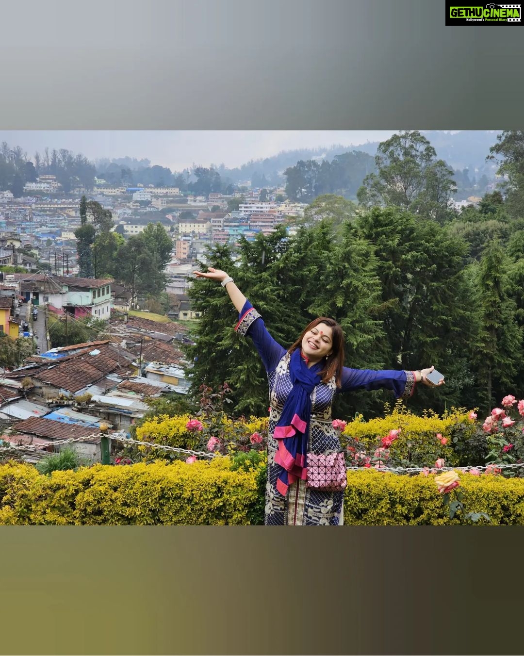 Sneha Wagh Instagram - I'm busy...on a date...with myself... in search of peace and happiness 🫰🏻 . . #hills #mountains #peace #smiles #happiness #blessed #fyp #travel #holiday #sarange #sarangesneha #ssnehawagh