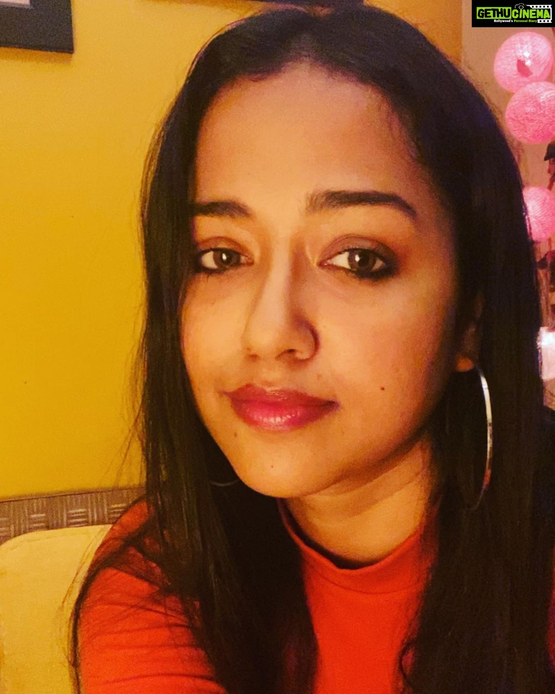 Sohini Sarkar Instagram - মাঝে মাঝে মন একটু সেলফি সেলফি করে ...... #selfie #evening #eveningvibes #light #mood