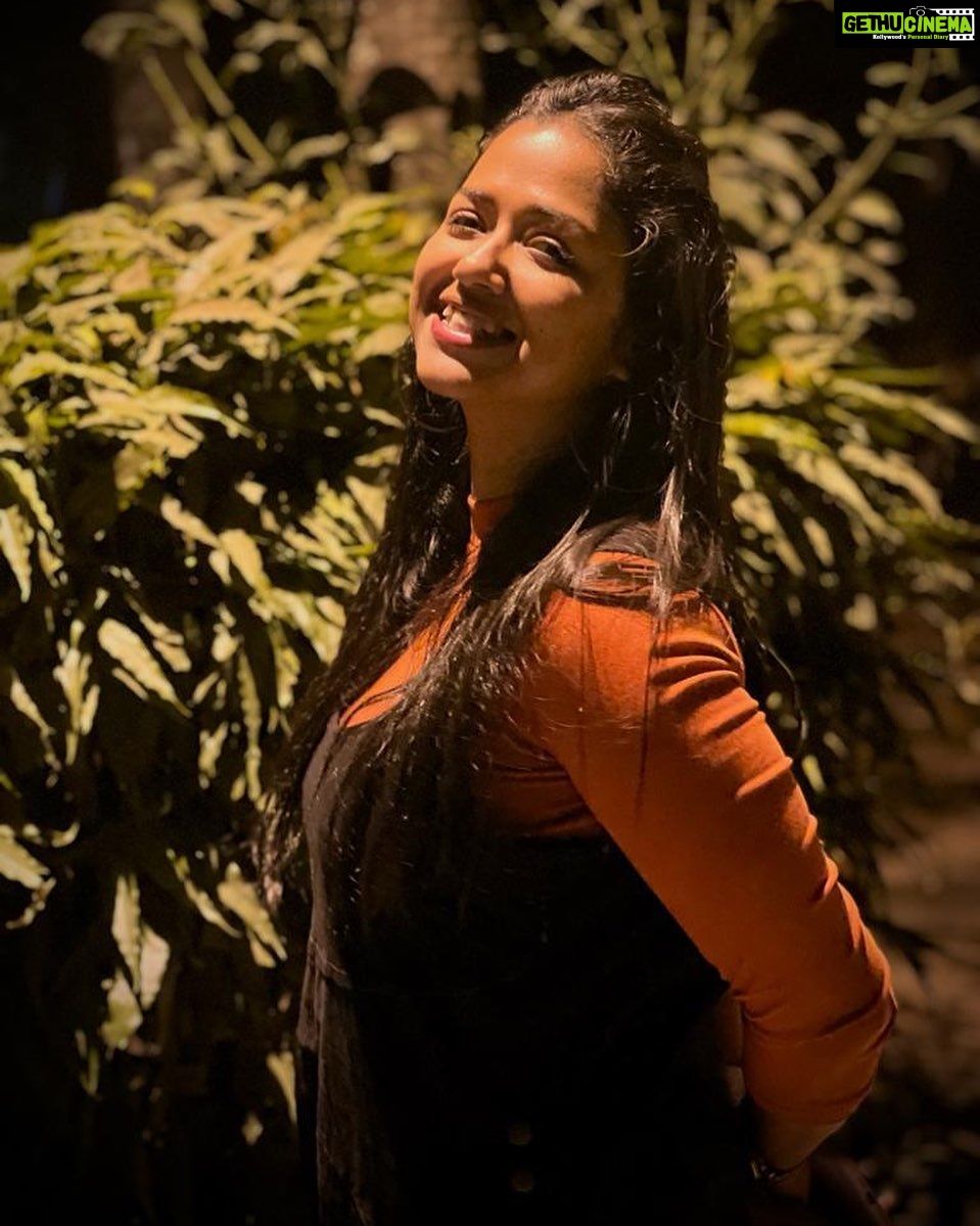 Sohini Sarkar Instagram - #kolkata #winter #evening #smile🖤🖤🖤