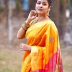 Sohini Sarkar Instagram - 💛🌸 . . 🥻 @stories_of_taanti 📸 @that_cam_boy_official . . #sareelove #sunday #mood #deckedup #notunpremergaan Kolkata