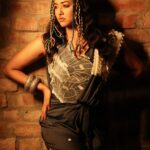 Sohini Sarkar Instagram - Tues- daze✨️ • • • Photo: @iamsudiptachanda MUA: @dassourav3 Hair: @yoursubhams_makeup Wardrobe: @denimdarzi Styling: @bombaebyaisha Location: @trishanartandstudio Team: @abhireporting @sayoniroy9 #shoot #tuesdaze #light #exclusive #fashiongram