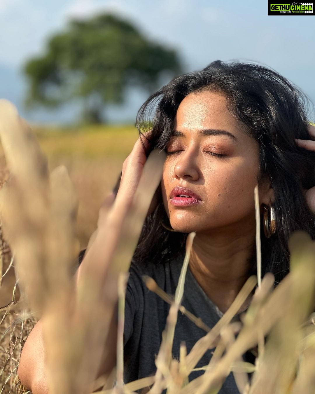 Sohini Sarkar Instagram - Own who you are #mood #love #nature #naturephotography #naturelovers