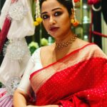 Sohini Sarkar Instagram - নববর্ষের সান্ধ্য সাজ ...... ১৪৩০ Saree @designsbymitanghosh jewellery @earthaments