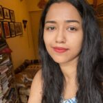 Sohini Sarkar Instagram - প্রথম ছবি = মনের মধ্যে যখন শিশুর মতো প্রশ্ন জাগে. দ্বিতীয় ছবি= না বুঝেও স্মিত হাসি দিয়ে manage করা আমি 🤪 #selfie #selfrealization