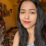 Sohini Sarkar Instagram - প্রথম ছবি = মনের মধ্যে যখন শিশুর মতো প্রশ্ন জাগে. দ্বিতীয় ছবি= না বুঝেও স্মিত হাসি দিয়ে manage করা আমি 🤪 #selfie #selfrealization