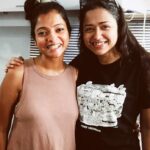 Sohini Sarkar Instagram - Rupa and Shobharani Basu (L to R) Before and After packup 😁❤️ #agantuk Thankyou for all your beautiful texts, DMs and calls. Makes the paint on my teeth and chewing chutki for a continuous stretch of 10 days worth it! Hahaha! Grateful for all your loving 🙏🏽🤲🏽💪🏽💝 @zeebanglaofficial @zee5_bangla @indraadeep @raysirsha @itsmeabirchatterjee @sohinisarkar01