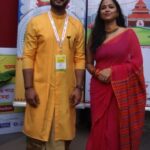 Sohini Sarkar Instagram - Elo Dugga Elo in all the beautiful Abashon’s of Kolkata. And here we are judging who will win the #AbashonerSinghashan for @anandabazarsocial and @my.kolkata while sharing #mishtimukh moments thanks to @cadburycelebrations_in