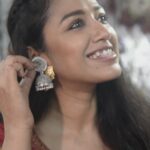 Sohini Sarkar Instagram - "Ami amar Ei Pran Dhala Utshobe muhurto share korlam, Apni apnar Ei Pran Dhala Utshobe muhurto share korun." 🌟 10 Lucky winners- Total prize money of 50,000/-* 💰 To participate, follow the steps below: 1.Follow ❤️ @merapyarshalimar on Instagram 2.Change your Instagram account to a public profile ( Settings -> Privacy-> turn off the private account option) 3.Select the same audio from this reel 4.🤳Record your Ei Pran Dhala Utshobe moment Use #EiPranDhalaUtshobe 5.Post the reel on your feed and tag ❤️ @merapyarshalimar. Nominate 👥 three of your friends and ask them to participate #shalimar #saree #durgapuja #durgapujo #hinduism #durgaidol #durgapujakolkata #art #mahakali #indian #durgapooja #festivals #celebration #kolkatafestivals #westbengal #kolkatabuzz  #bengal #culture #kolkatagram #durgamata #bong #goddess