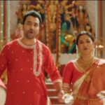 Sohini Sarkar Instagram - Every Bengali's heart beats with joy when they hear the beat of the dhaak, the smell of Catkin and the aroma of burning sage! It brings about the feeling of Durga Pujo with all it's essence. Nobody wants to miss the festivities, every heart wants to be homebound. @bergerpaintsindia launches Ghore Ferar Gan with @itsmeabirchatterjee and me which embodies the essence of Durga Pujo. #DurgaPujo #durgapujo #pujo #BergerPaints #BergerPriyoPujo #DurgaPujo2022 #DurgaPuja2022 #DurgaPuja #PriyoPujo