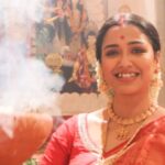 Sohini Sarkar Instagram - সমস্ত ফাইনালিস্ট দের জন্য বার্জার প্রিয় পুজো নিয়ে এসেছে ধুনুচি নাচ কনটেস্ট! এই দশম বছরে সারা শহর কে মাতিয়ে তুলুন ধুনুচি নাচের ছন্দে! Hurry! Register করুন Dhunuchi Dance Contest-এ! Link: https://www.bergerpriyopujo.com/dhunuchi-contest @bergerpaintsindia