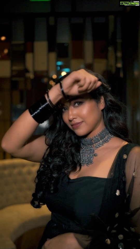 Sohini Sarkar - 53.9K Likes - तेरे बिना चांद का सोना खोटा रे. 🖤💫
📸: @iamsudiptachanda
👗: @tamashreeroy
MUA: @dassourav3
Hair : @yoursubhams_makeup
📍: @fairfieldkolkata
#festiveshoot #shootdiaries🎥 #reelitfeelit #exclusive #fashiongram