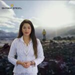 Sohini Sarkar Instagram - জীবনের সব পর্যায়ে সফলতার মূল মন্ত্রই হল পারফেক্ট ব্যালান্স । আর এইবার শ্যাম স্টিল আপনাদের জন্য নিয়ে এসেছে এমন একটি টিএমটি বার, যার মধ্যে আছে শক্তি ও নমনীয়তার একদম পারফেক্ট ব্যালান্স যা আপনার স্বপ্নের বাড়িকে রাখবে চিরদিন স্ট্রং। @shyam.steel