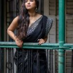 Sohini Sarkar Instagram - পরিচিত কোনো ডাকে। 🖤✨️ ° ° ° #festivevibes #pujo2022 #ethniclove