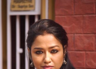 Sohini Sarkar Instagram - বসন্ত কালে তোমায় বলতে পারিনি 🖤 . . এই সুন্দর জামাটার জন্য অনেক ভালোবাসা বন্ধু শিল্পী @aninditaa_bose ❤️ @145east 📸 @that_cam_boy_official ✂️ @anikdey003 🔗 @socialyard_digital . . . #sadakala #bosonto #bondhu #mood #dusk #sunkissed #mood #love #sohini #embrace Kolkata