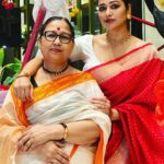 Sohini Sarkar Instagram – নববর্ষের সান্ধ্য সাজ …… ১৪৩০ 
Saree @designsbymitanghosh 
jewellery @earthaments