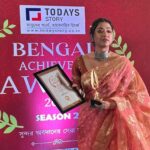 Sohini Sarkar Instagram – We spotted @sohinisarkar01 getting BEST ACTRESS AWARD for #Srikanto at Bengal achievers award 2023. Congratulations 🎊