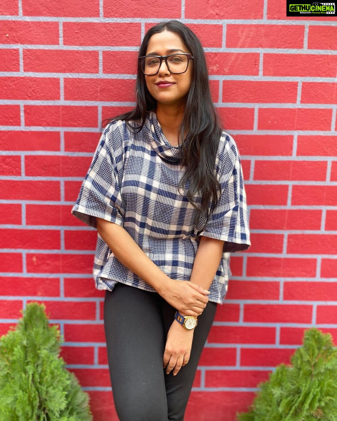 Sohini Sarkar Instagram - My Saturday looks like this 🧣 . . . #kolkata #saturday #mood #thankyou #universe #cafe #justlikethat #smile