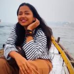 Sohini Sarkar Instagram - Hum to aise hain bhaiya ♥️ . . 📸 @chakraborty.ankita8 & @prantikbanerg . . #varanasidiary #friends #shorttrip #benaras #bambambhole #fun #travel #memories Varanasi - Kashi - Banaras